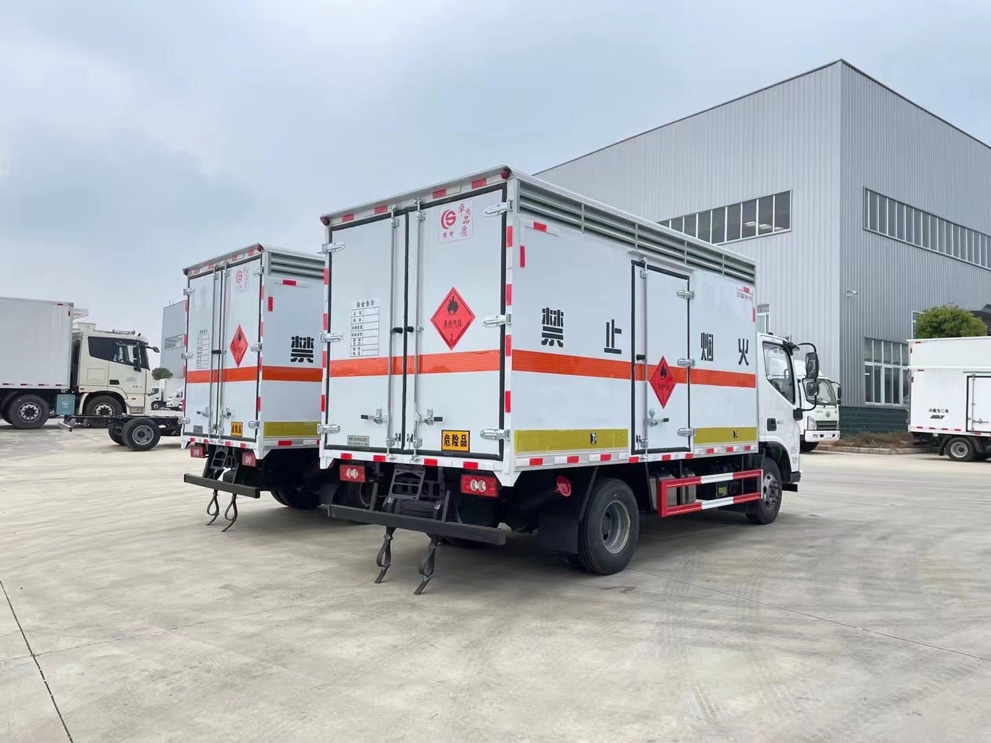 福田欧马可黄牌4.3吨气体厢式车