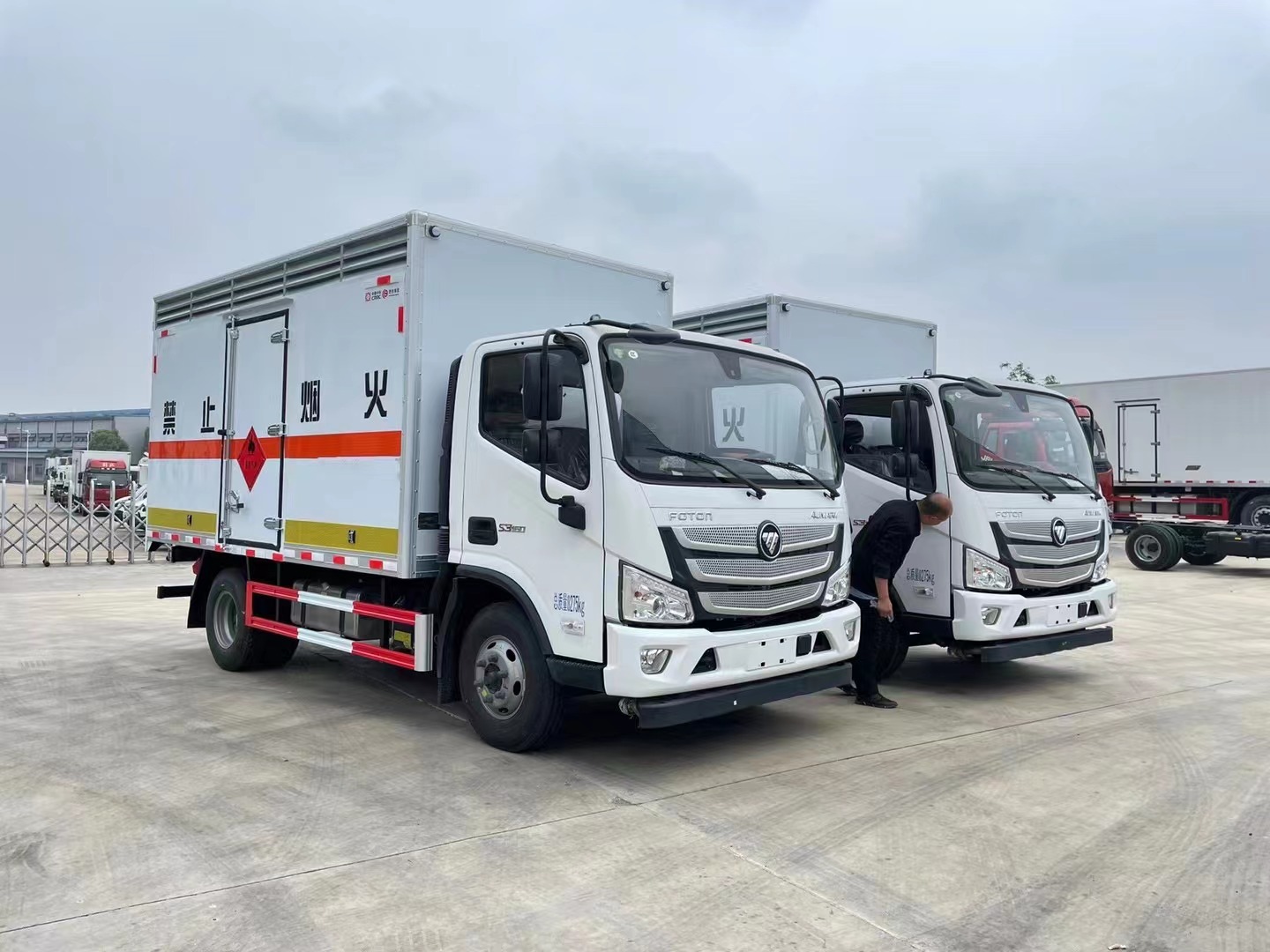 福田欧马可黄牌4.3吨气体厢式车