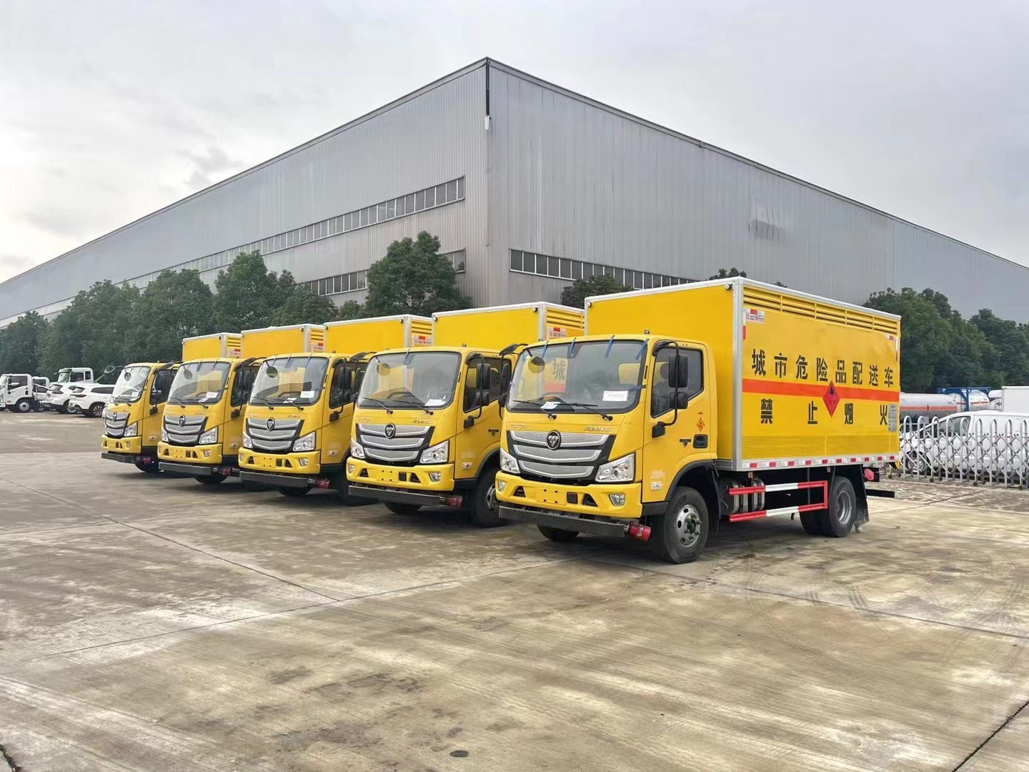 福田欧马可4.3米气体厢式运输车