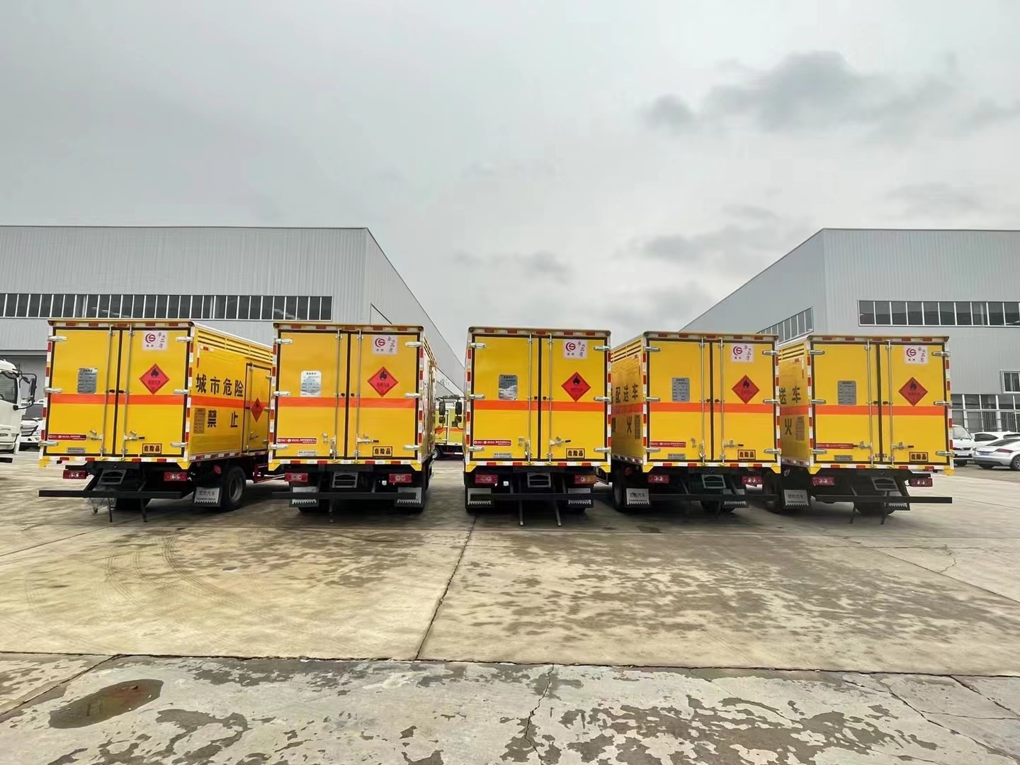 福田欧马可4.3米气体厢式运输车