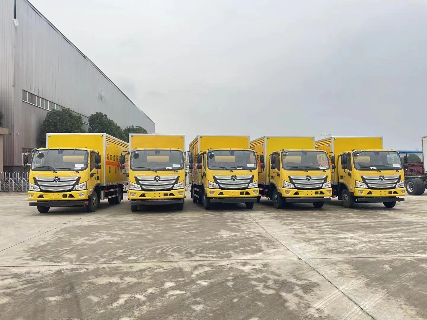 福田欧马可4.3米气体厢式运输车