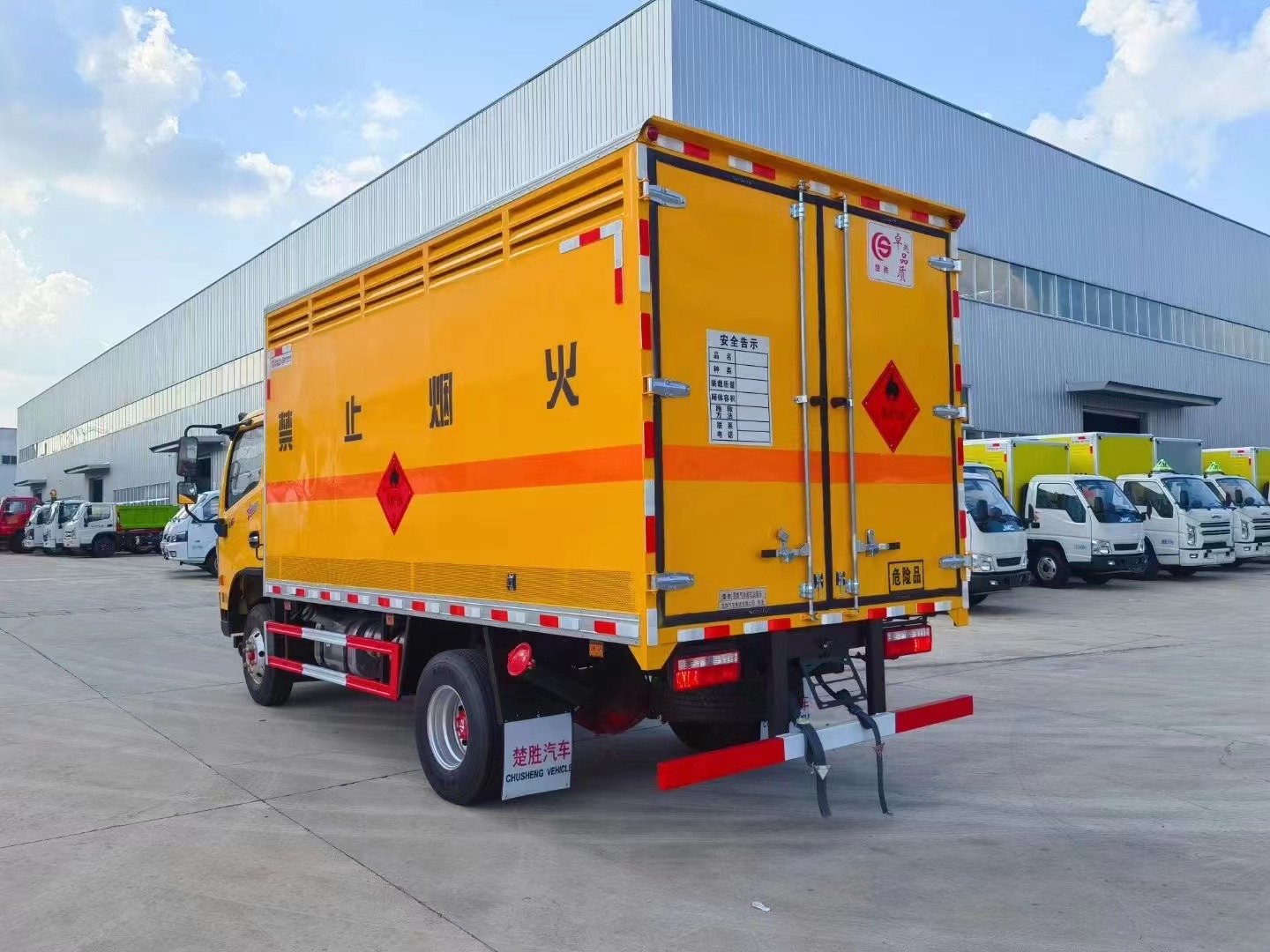 东风多利卡4.3米气体厢式车