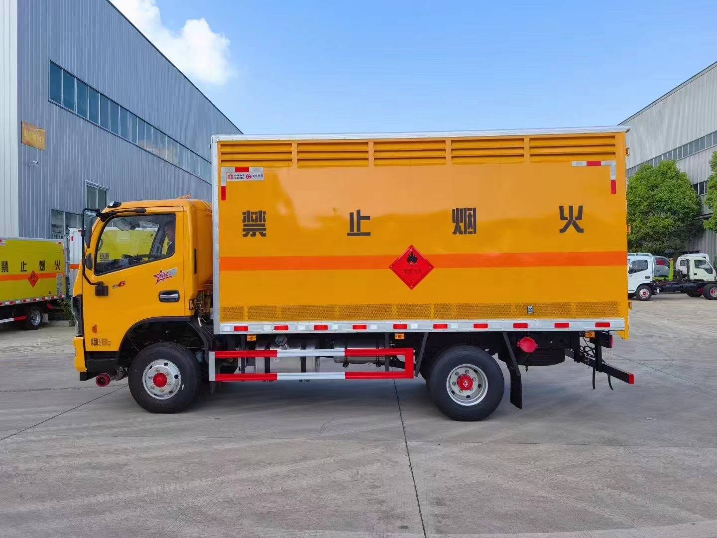 东风多利卡4.3米气体厢式车