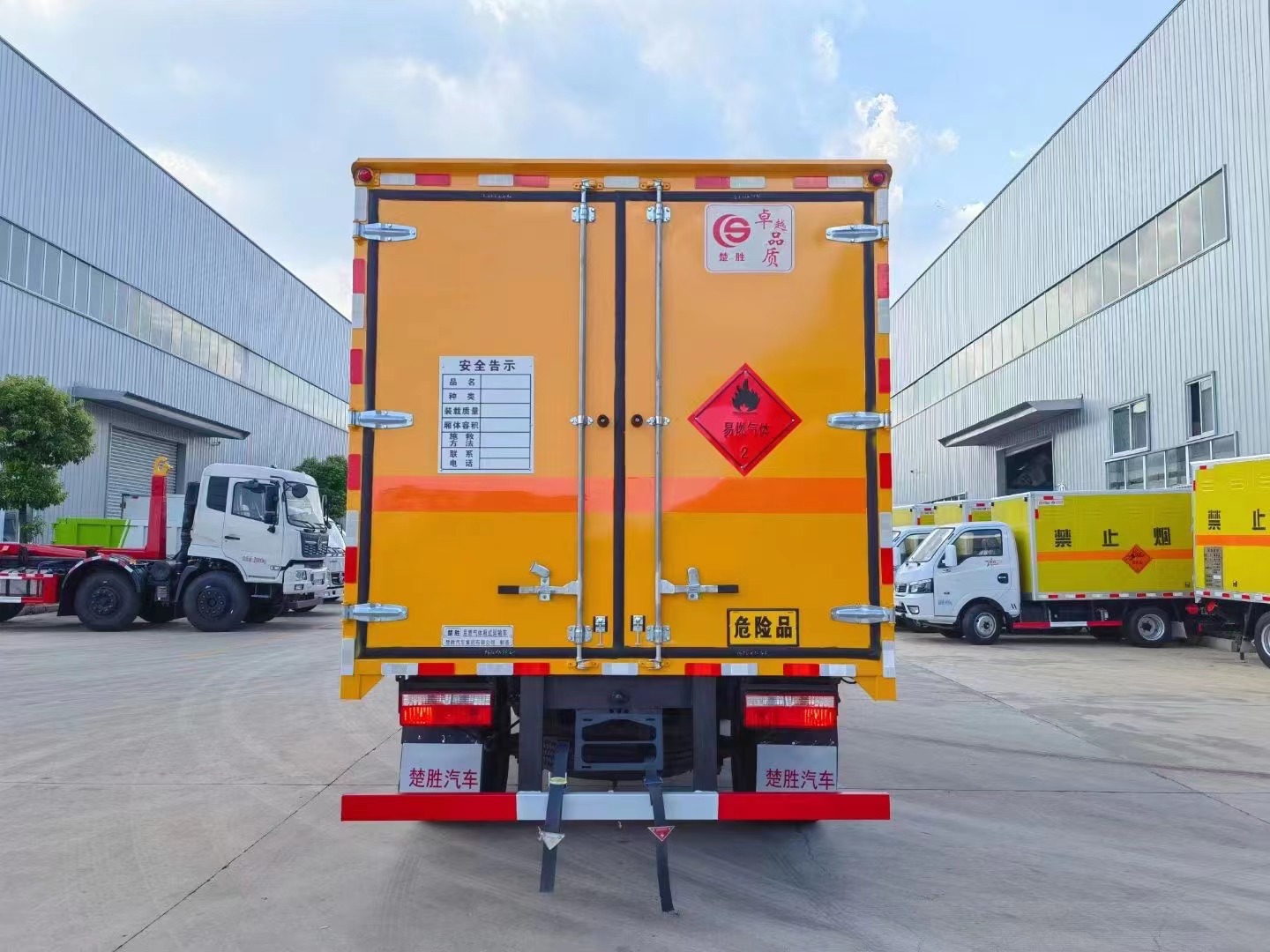 东风多利卡4.3米气体厢式车