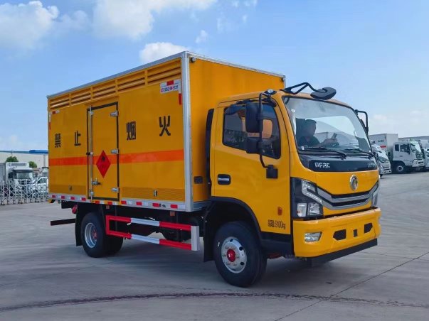 东风多利卡4.3米气体厢式车