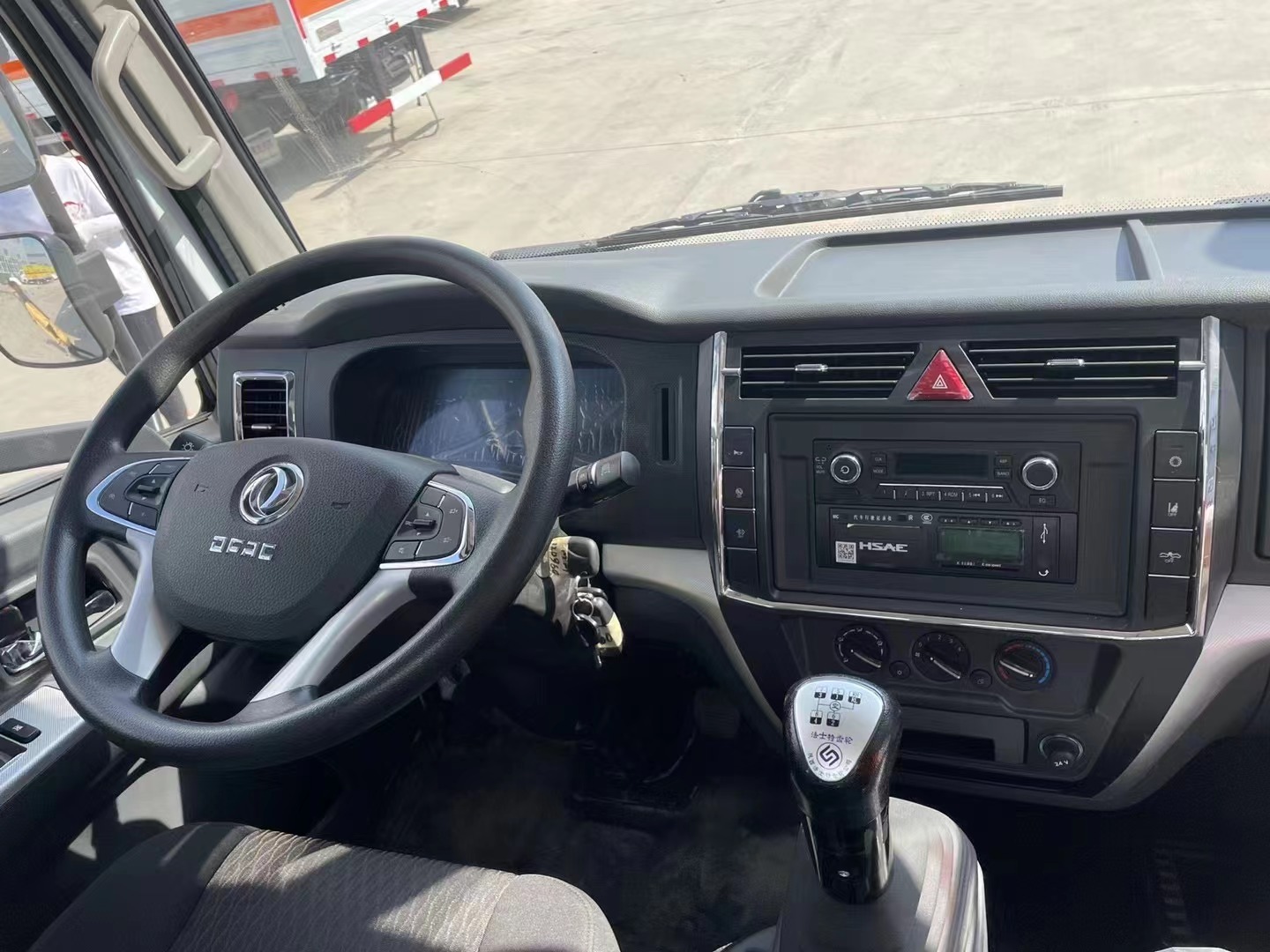 东风福瑞卡5.2米7.2吨气体厢式运输车