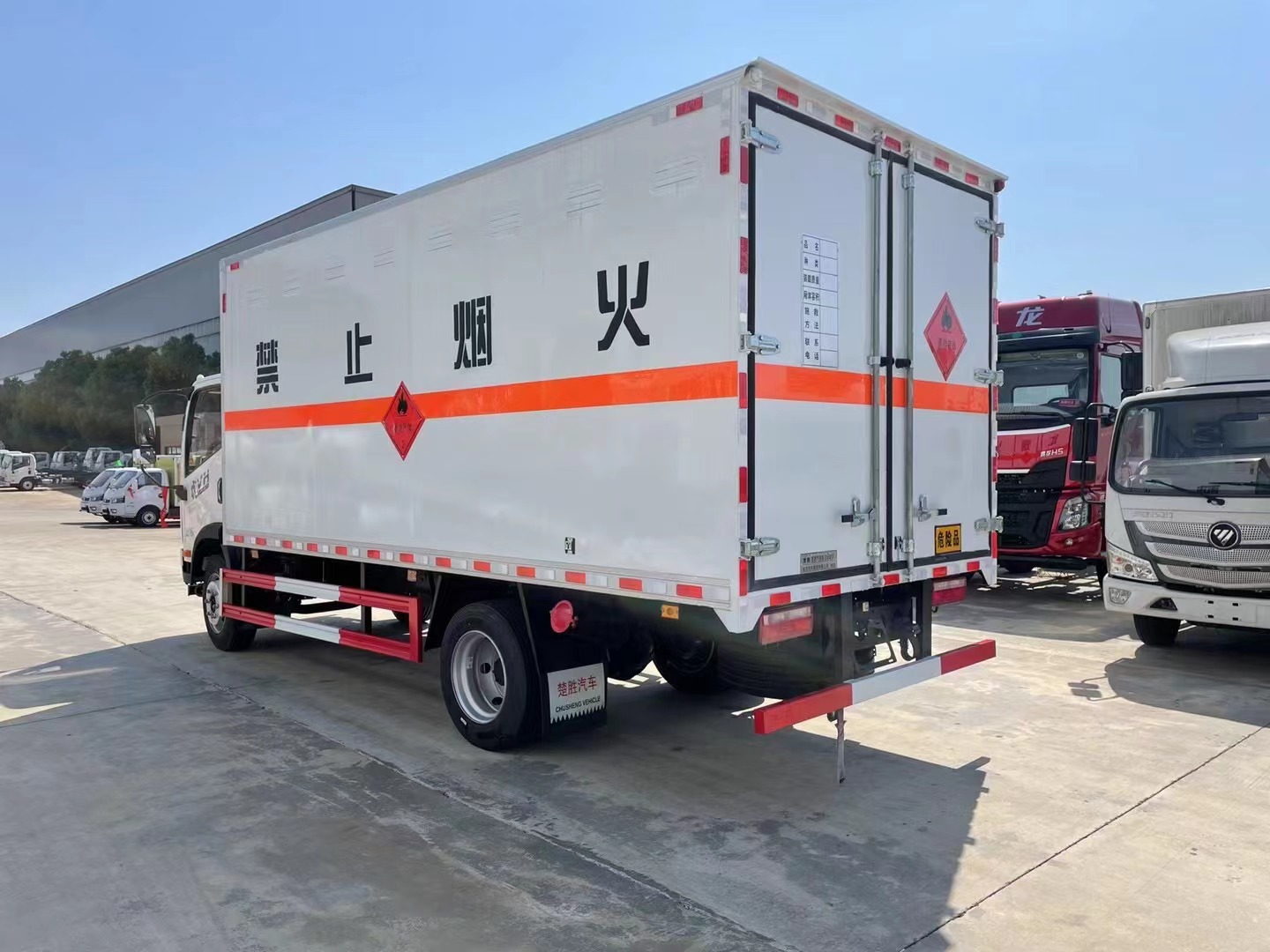 解放5.2米易燃气体厢式运输车/液化气运输车