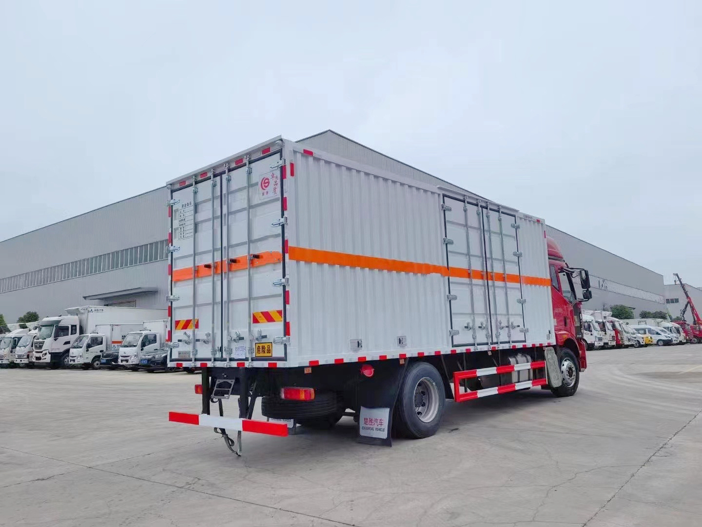 解放J6L黄牌7.6米气体厢式车