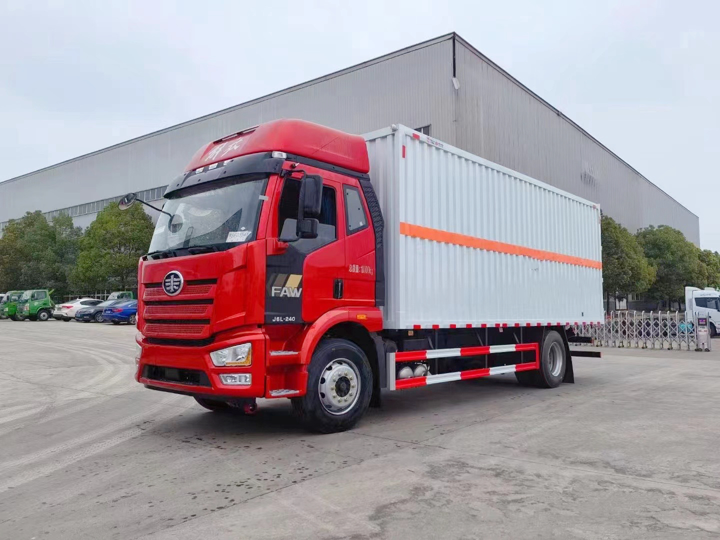 解放J6L黄牌7.6米气体厢式车