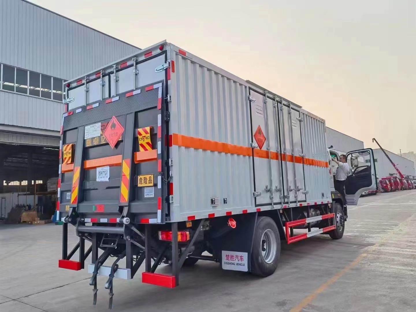 福田欧航6.8米气体厢式运输车