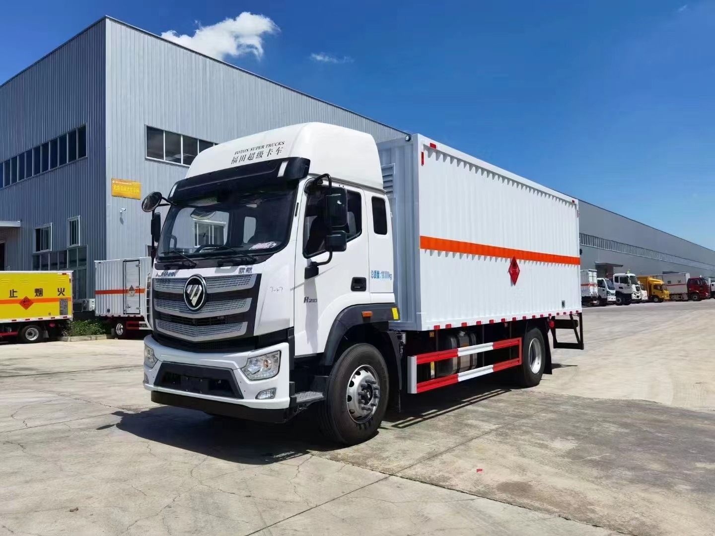 福田欧航6.8米气体厢式运输车