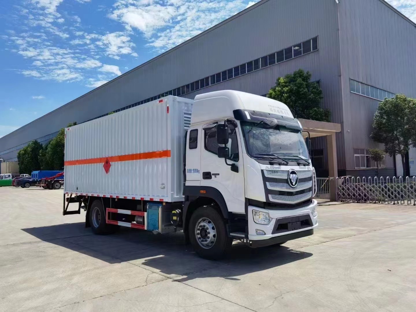 福田欧航6.8米气体厢式运输车