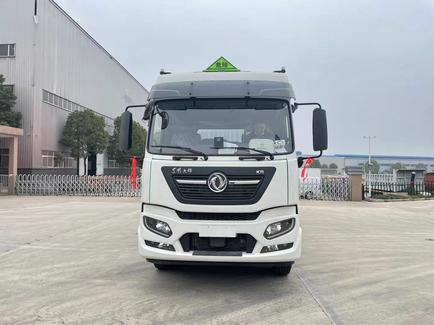 天锦2类气瓶厢式车价格/6.2米气体厢式多少钱