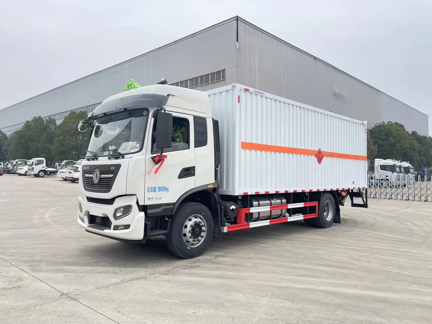 天锦2类气瓶厢式车价格/6.2米气体厢式多少钱