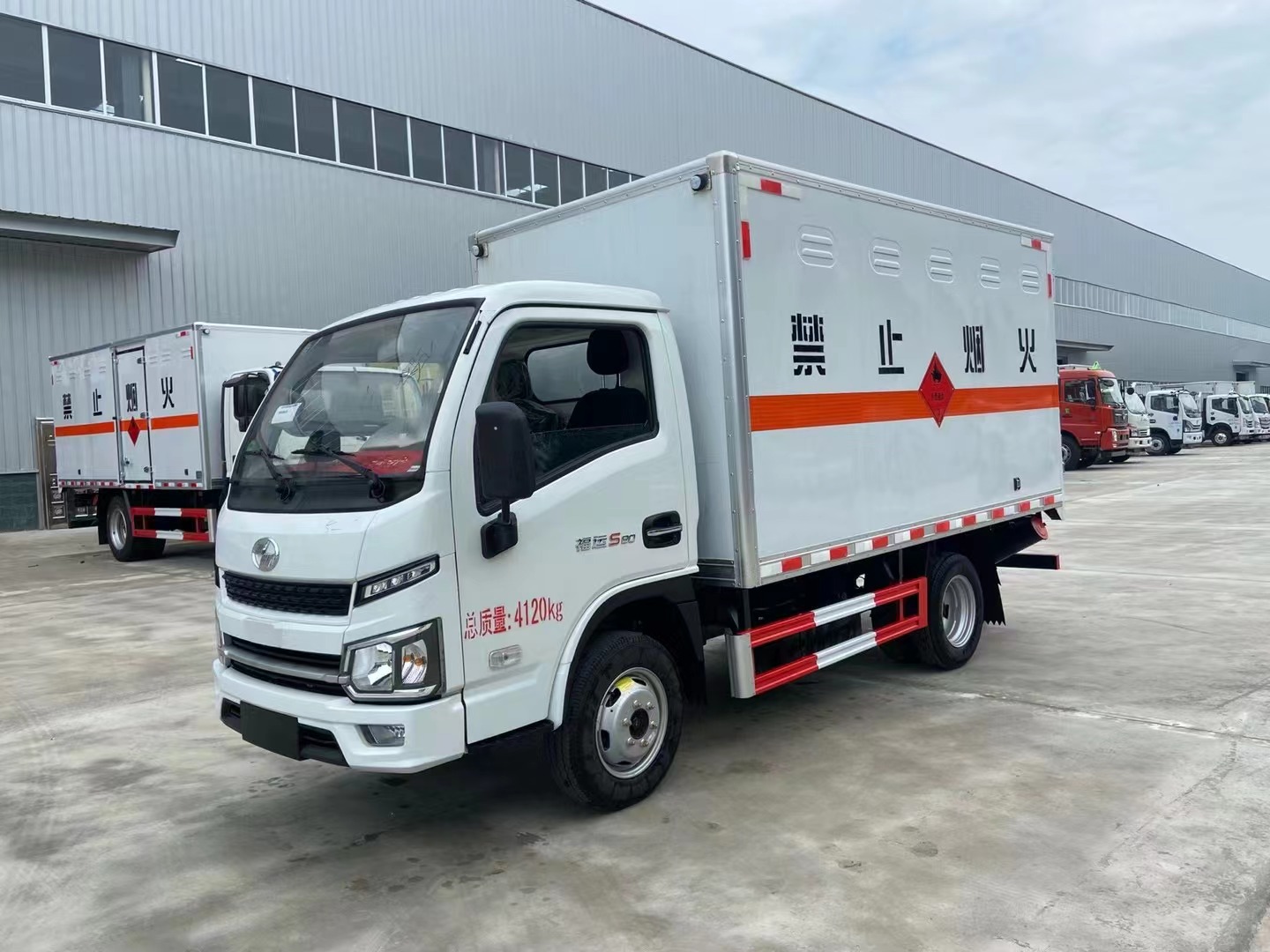 跃进柴油版3.4米甲醇运输车