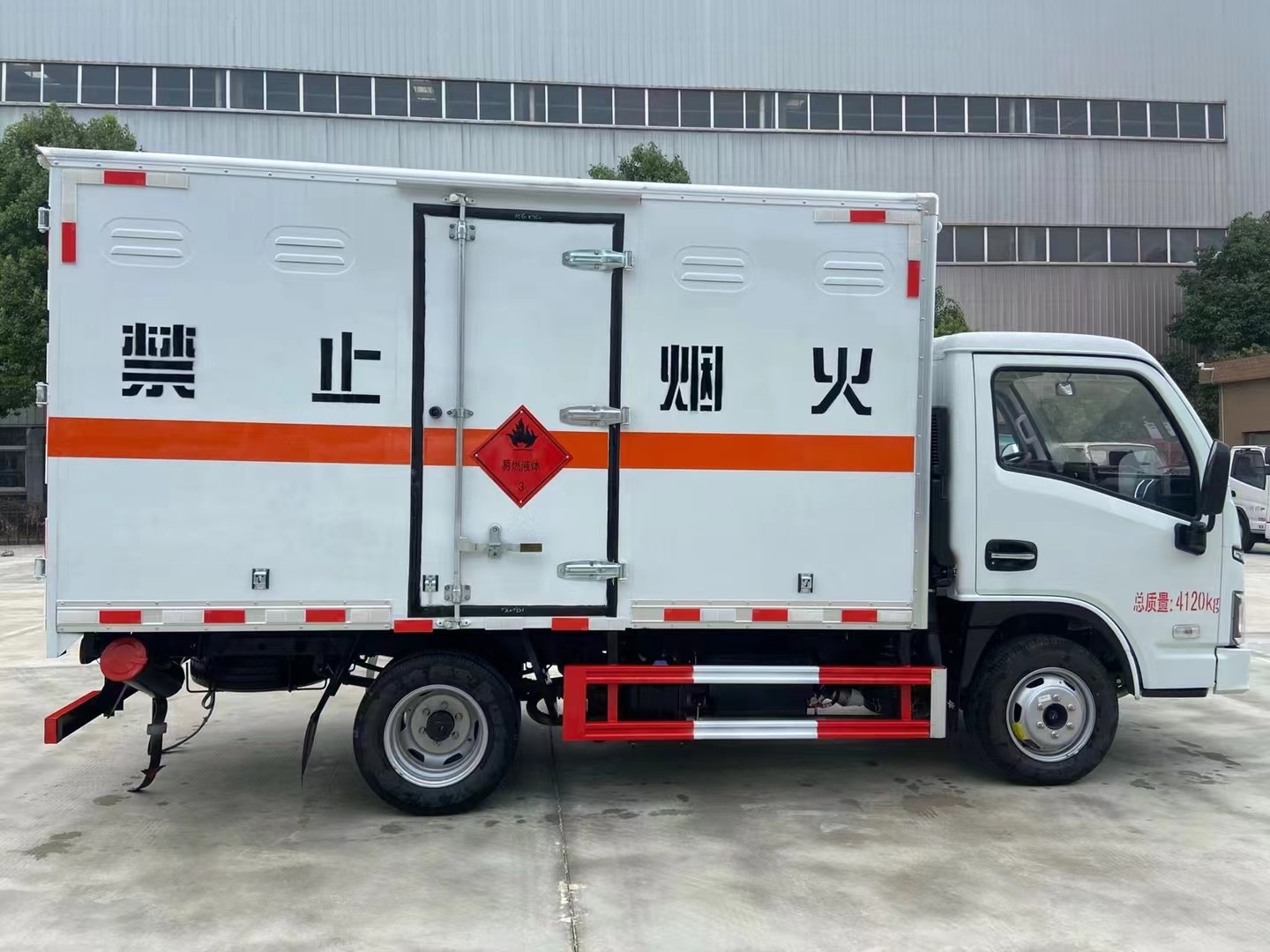 跃进柴油版3.4米甲醇运输车