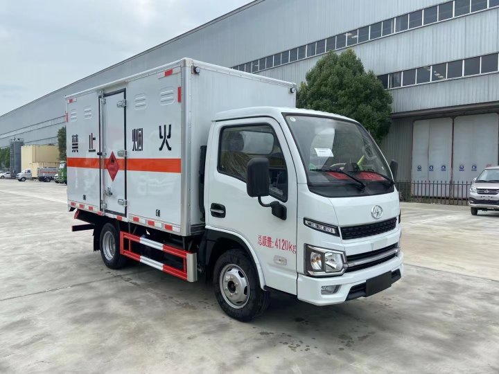 跃进柴油版3.4米甲醇运输车