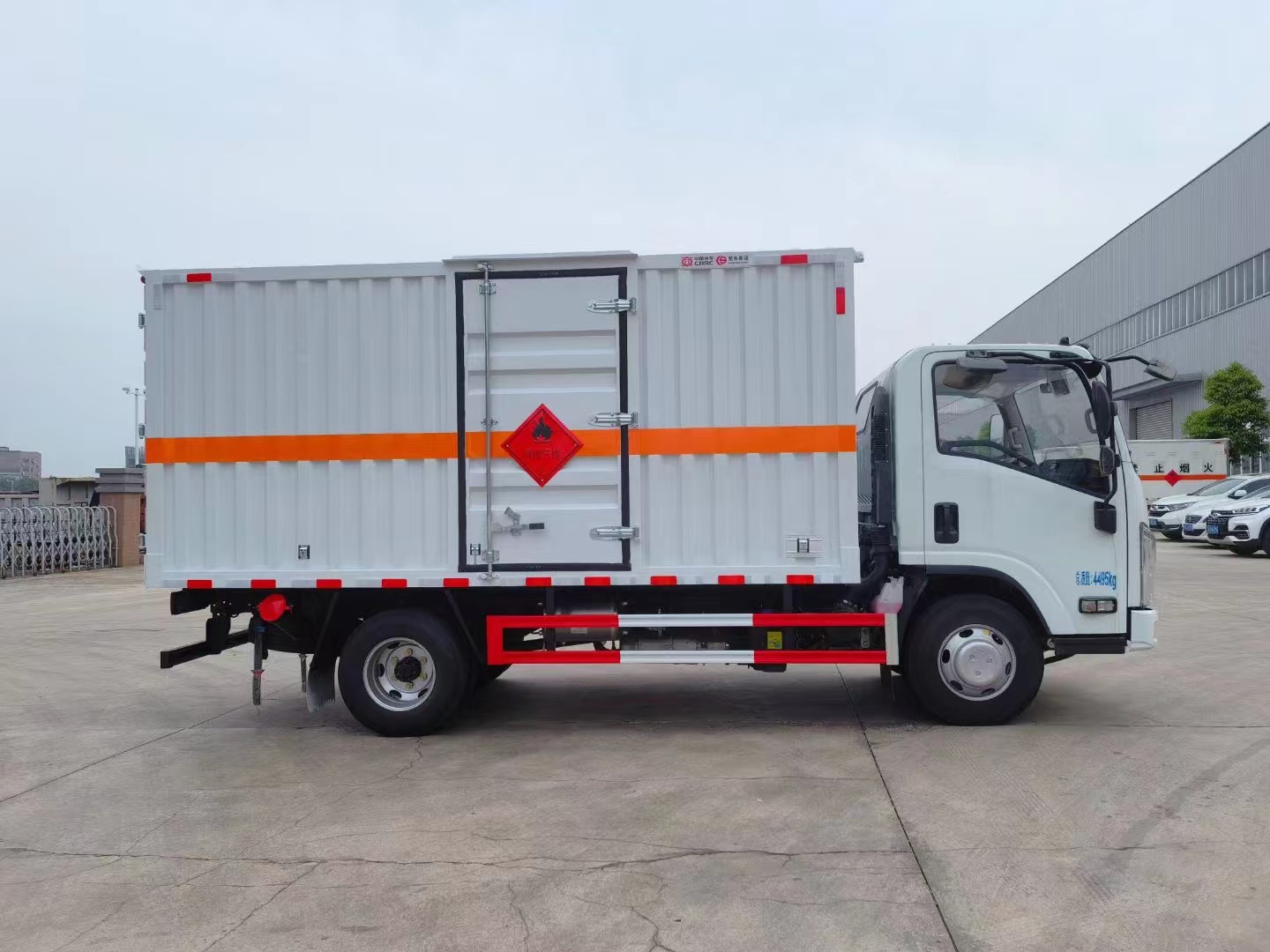 五十铃蓝牌4.15米易燃液体厢式运输车