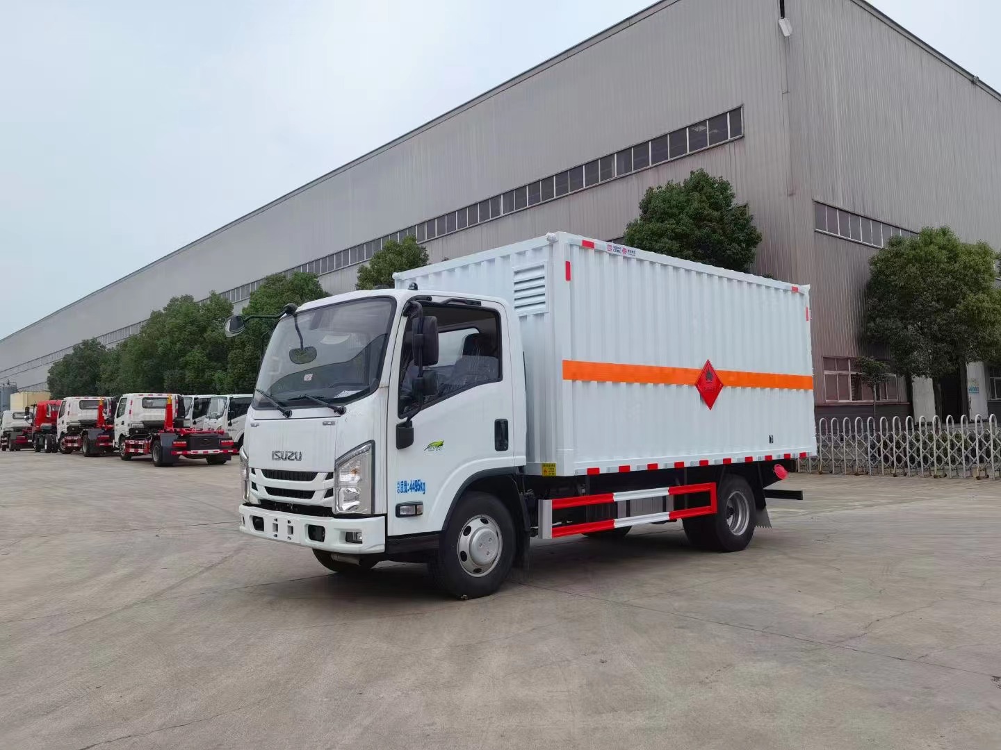 五十铃蓝牌4.15米易燃液体厢式运输车