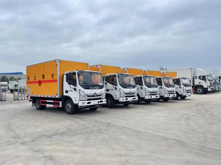 福田奥铃蓝牌4.1米（1吨）液体厢式运输车