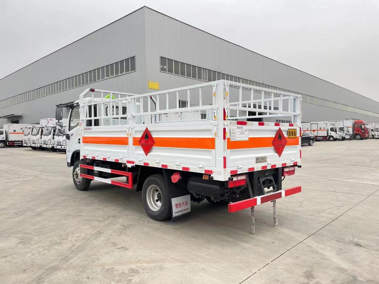 东风福瑞卡4.1米气瓶运输车/黄牌