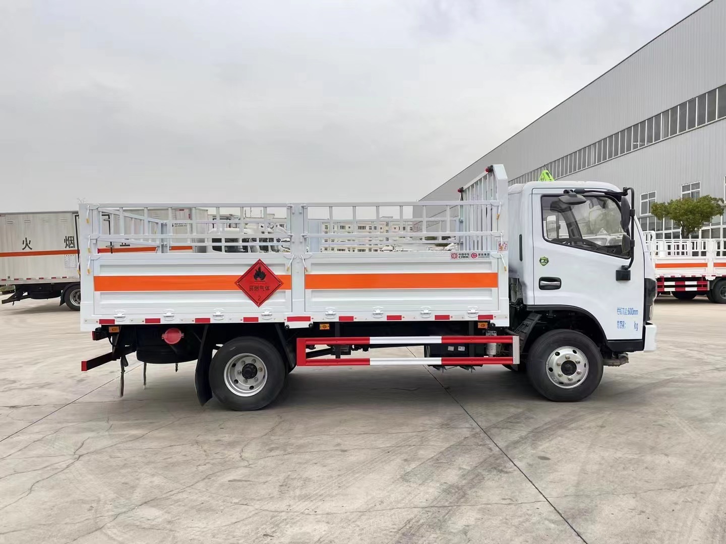 东风福瑞卡4.1米气瓶运输车/黄牌