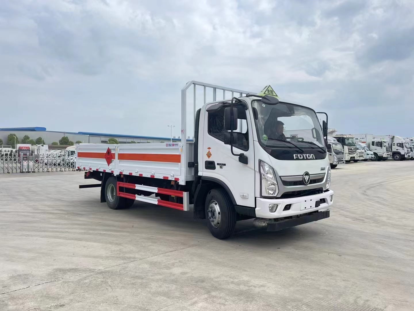 福田奥铃4.8米气瓶运输车/黄牌5吨