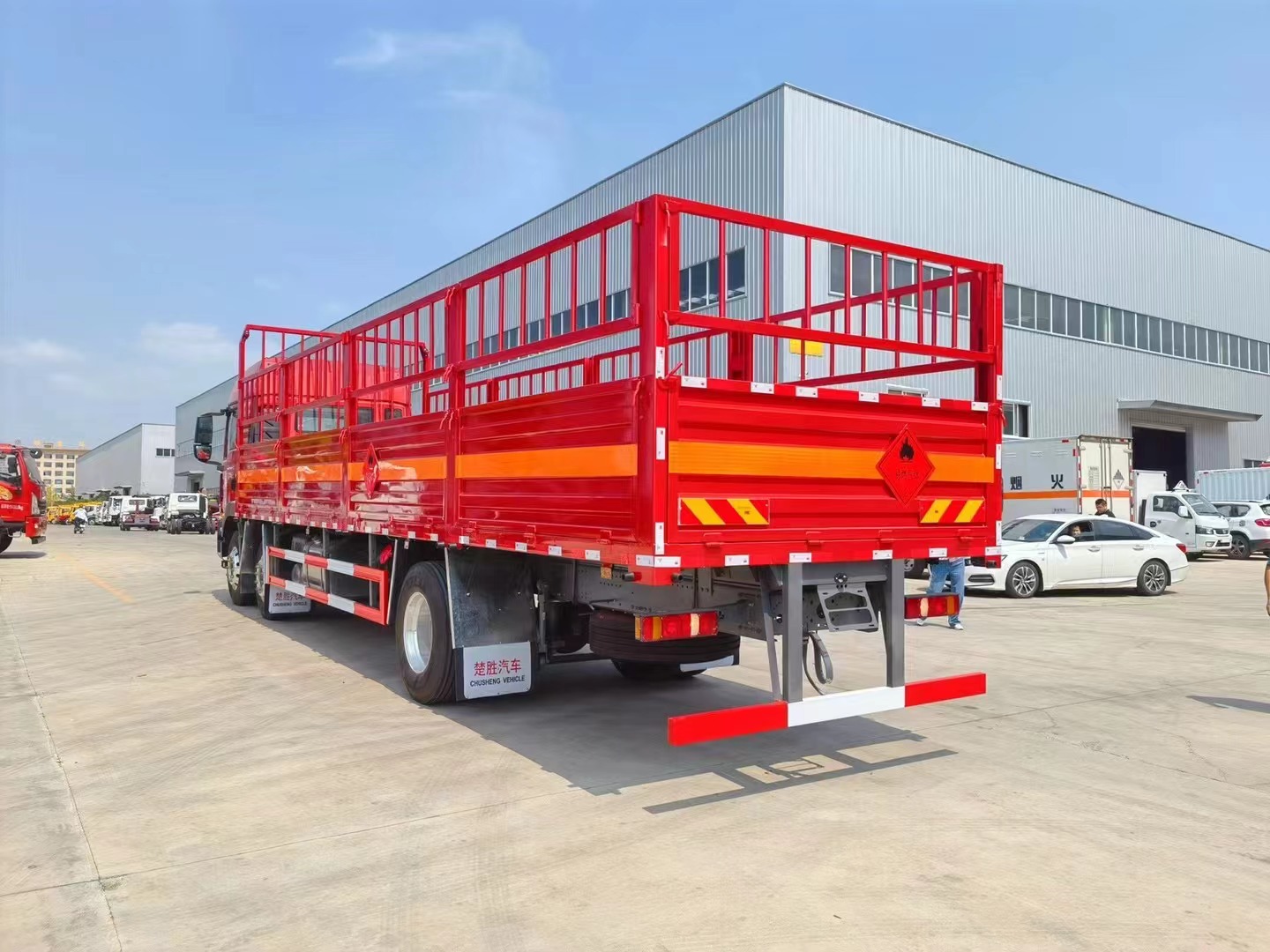 东风天锦8.6米气瓶运输车小三轴