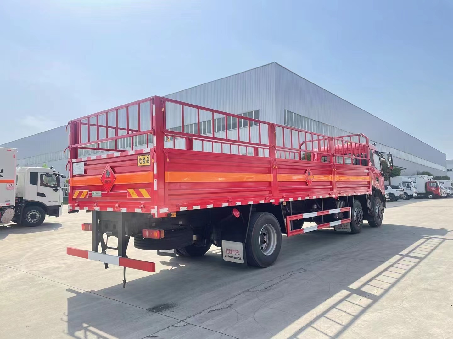 东风天锦8.6米气瓶运输车小三轴