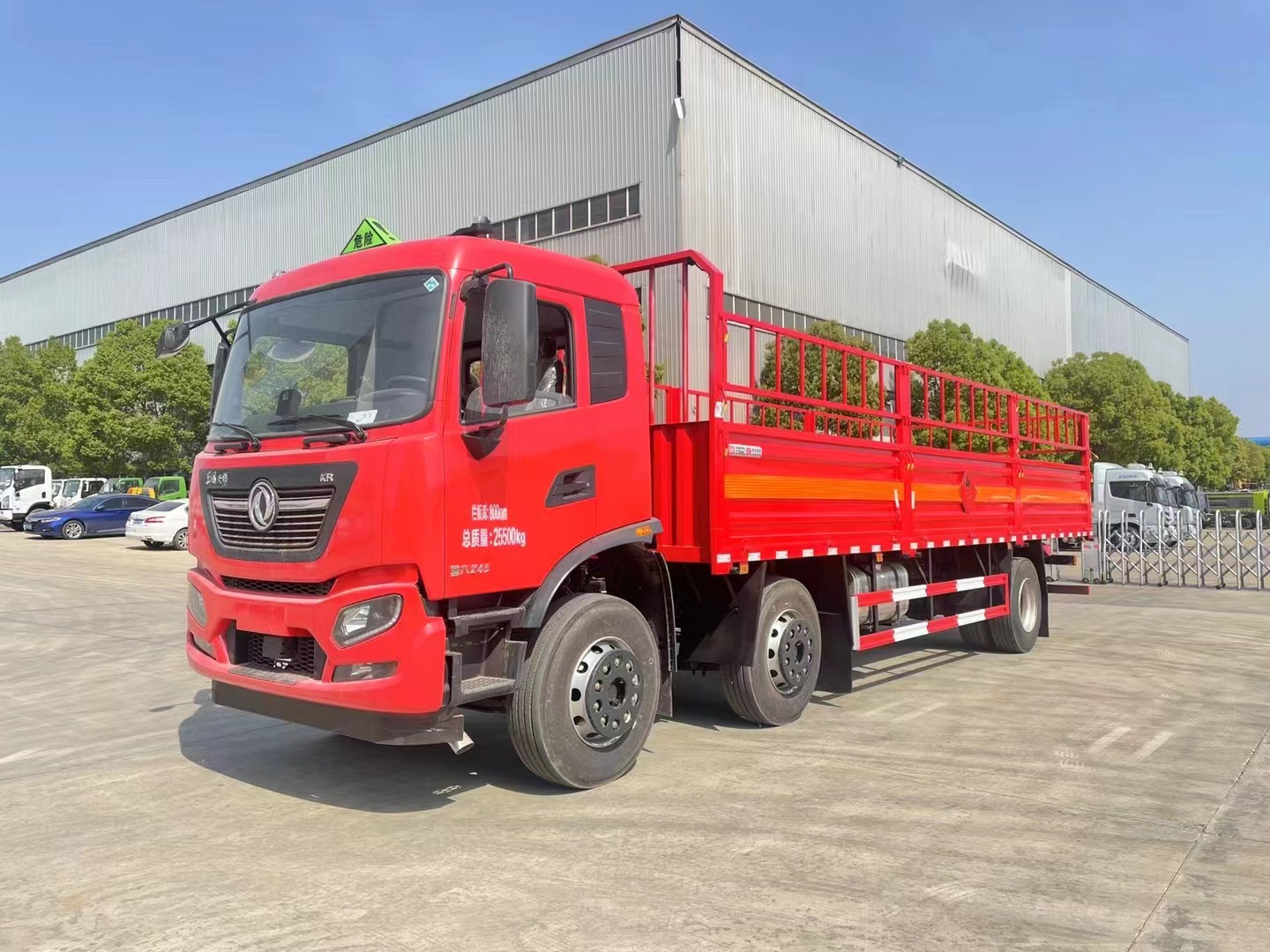 东风天锦8.6米气瓶运输车小三轴