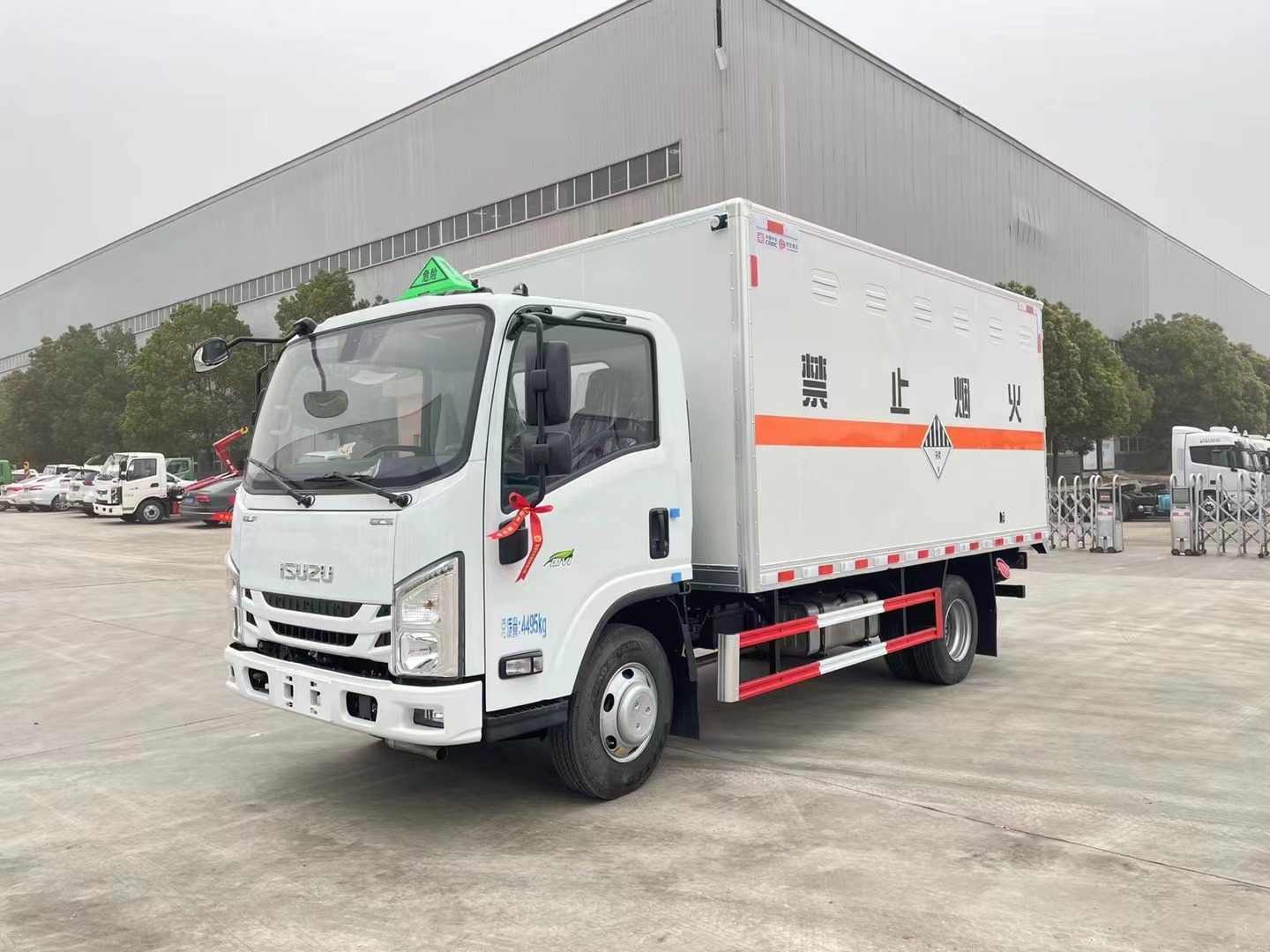 五十铃蓝牌4.15米危险废物厢式车