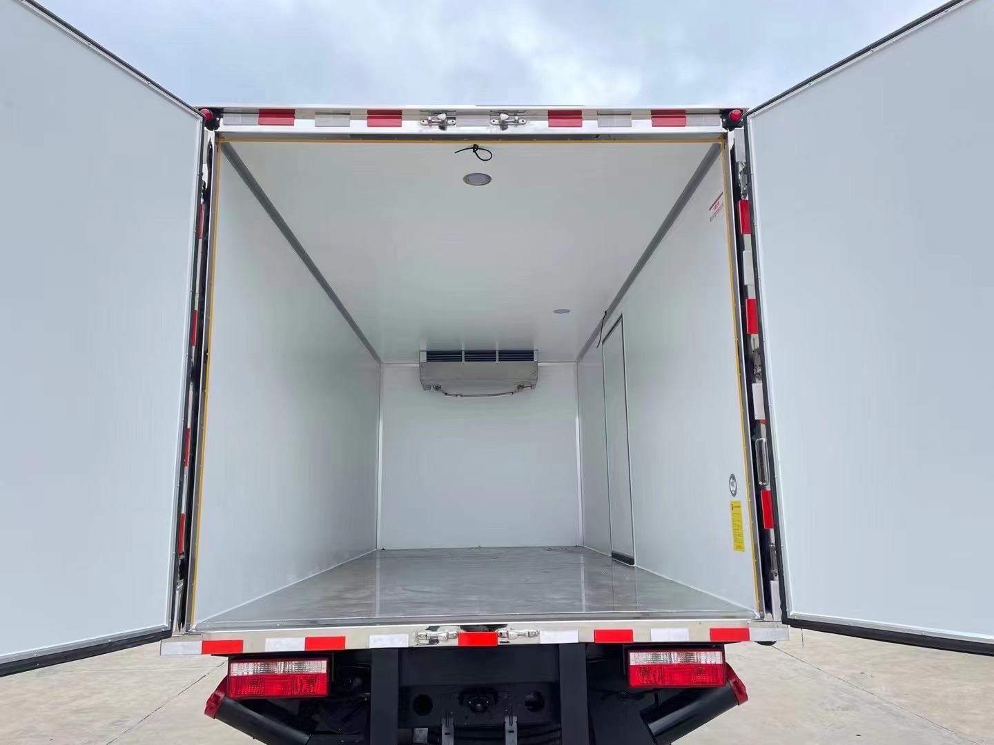 东风5.2米杂项厢式车