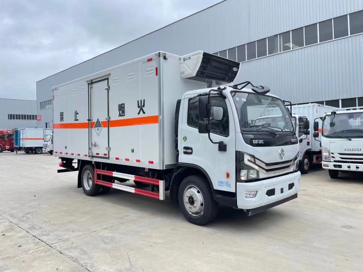 东风5.2米杂项厢式车