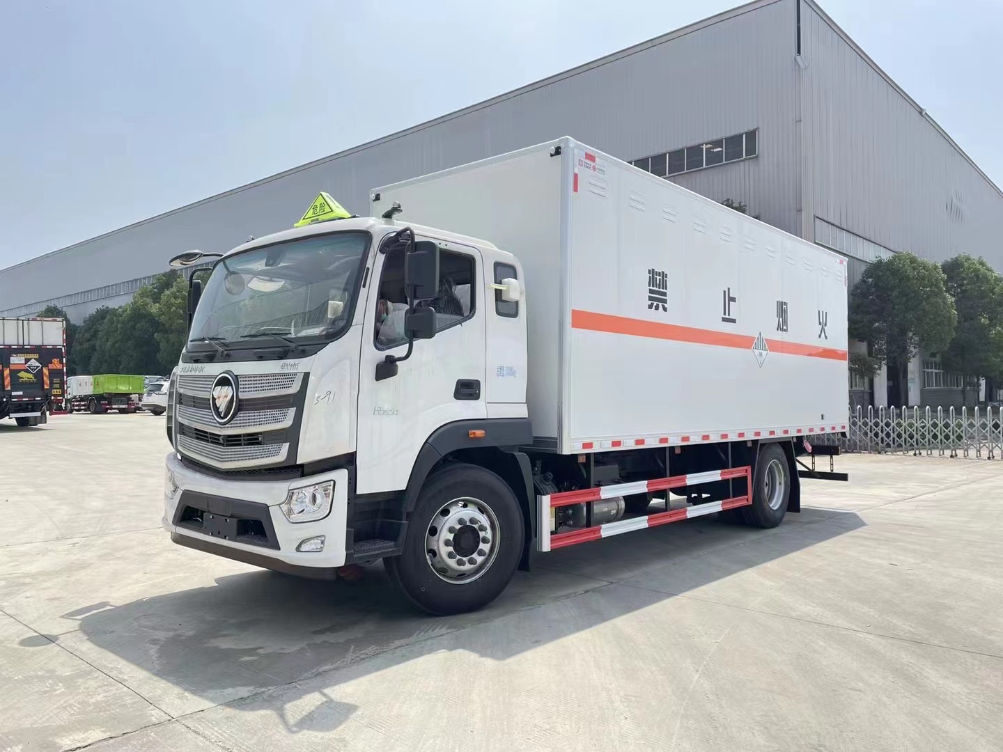 福田欧航6.8米杂项厢式运输车