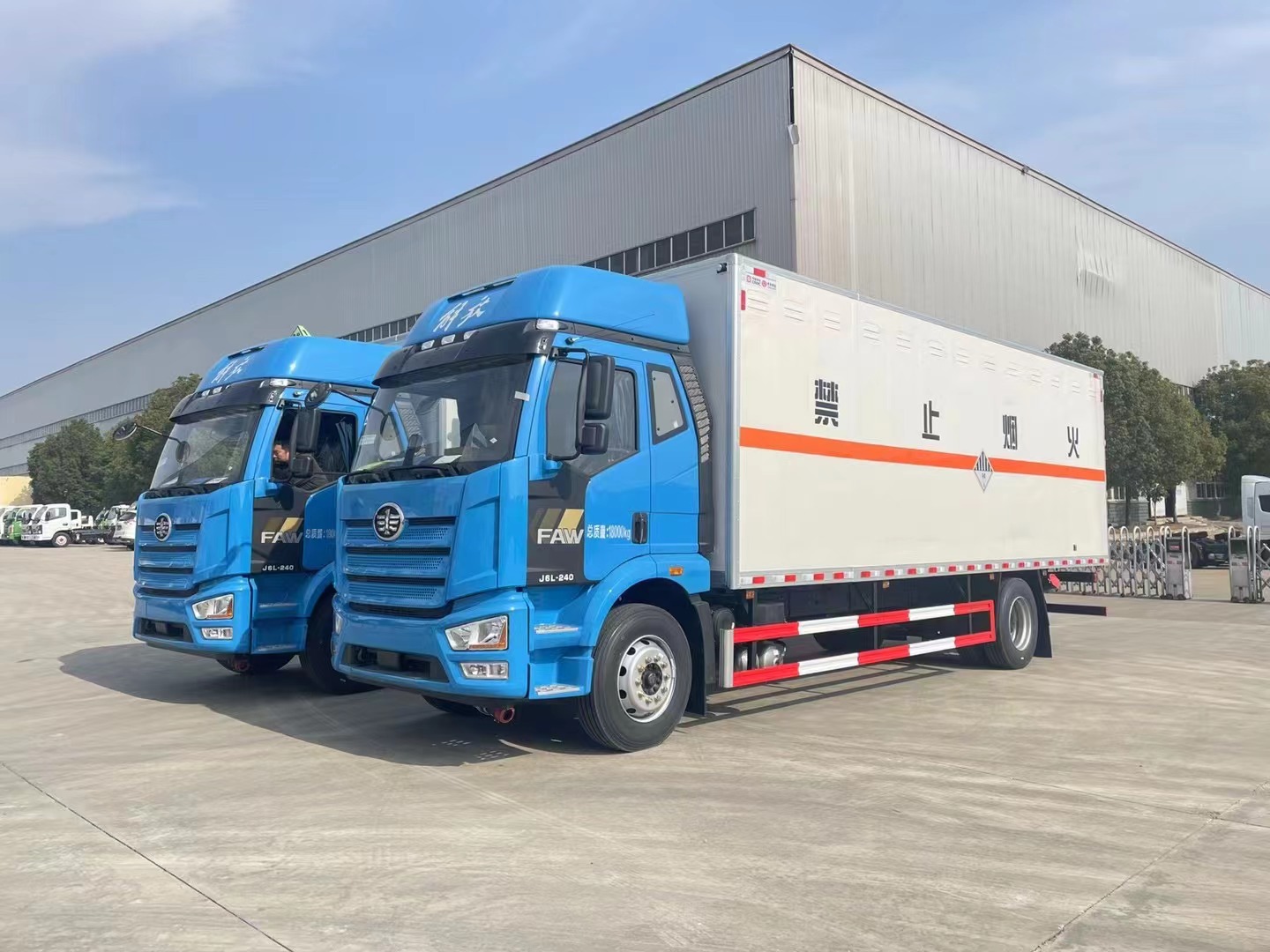 解放精致版6.8米杂项厢式车