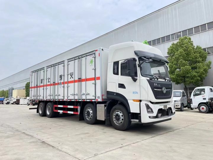 东风天龙9.4米杂项危废车