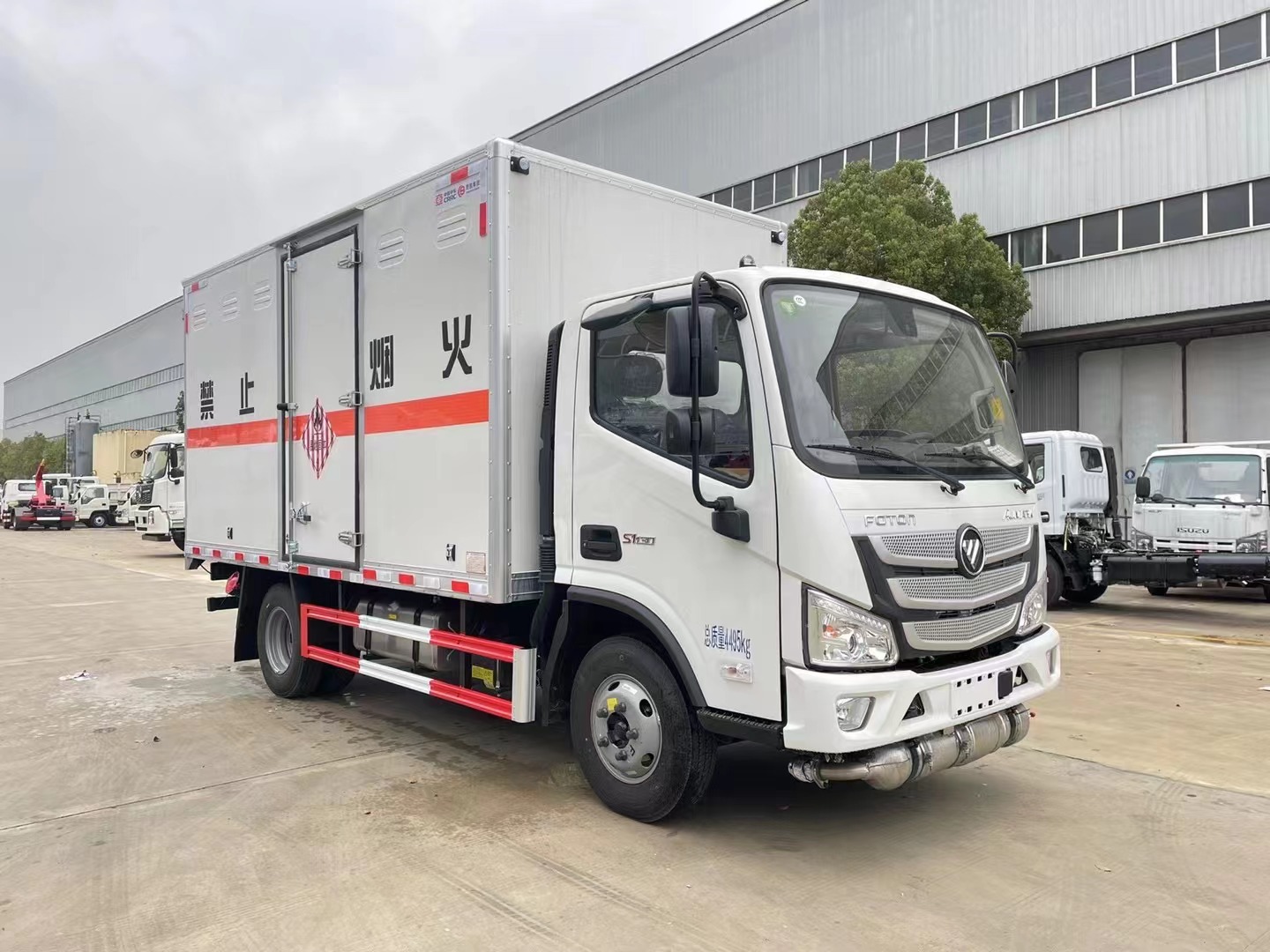 福田欧马可蓝牌易燃固体厢式运输车