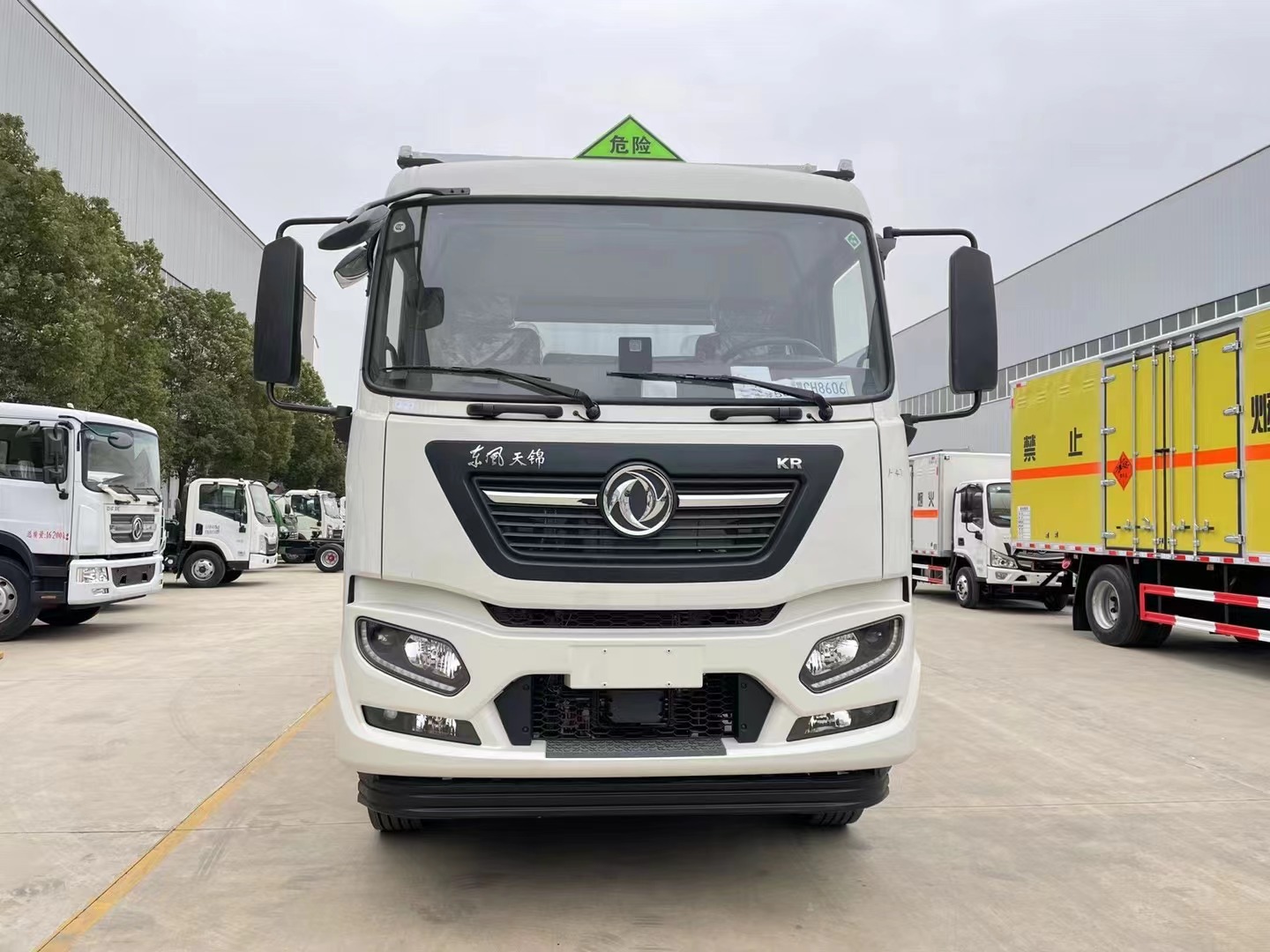 2类3项毒性气体厢式车/2.3类危险品厢式运输车