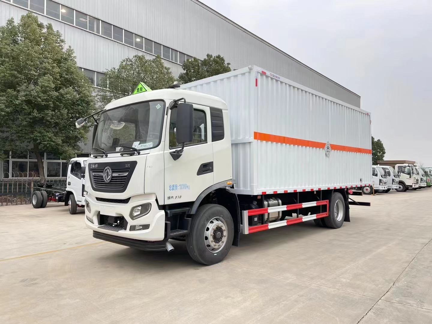 2类3项毒性气体厢式车/2.3类危险品厢式运输车