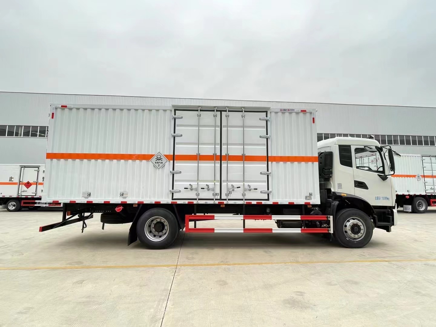 2类3项毒性气体厢式车/2.3类危险品厢式运输车