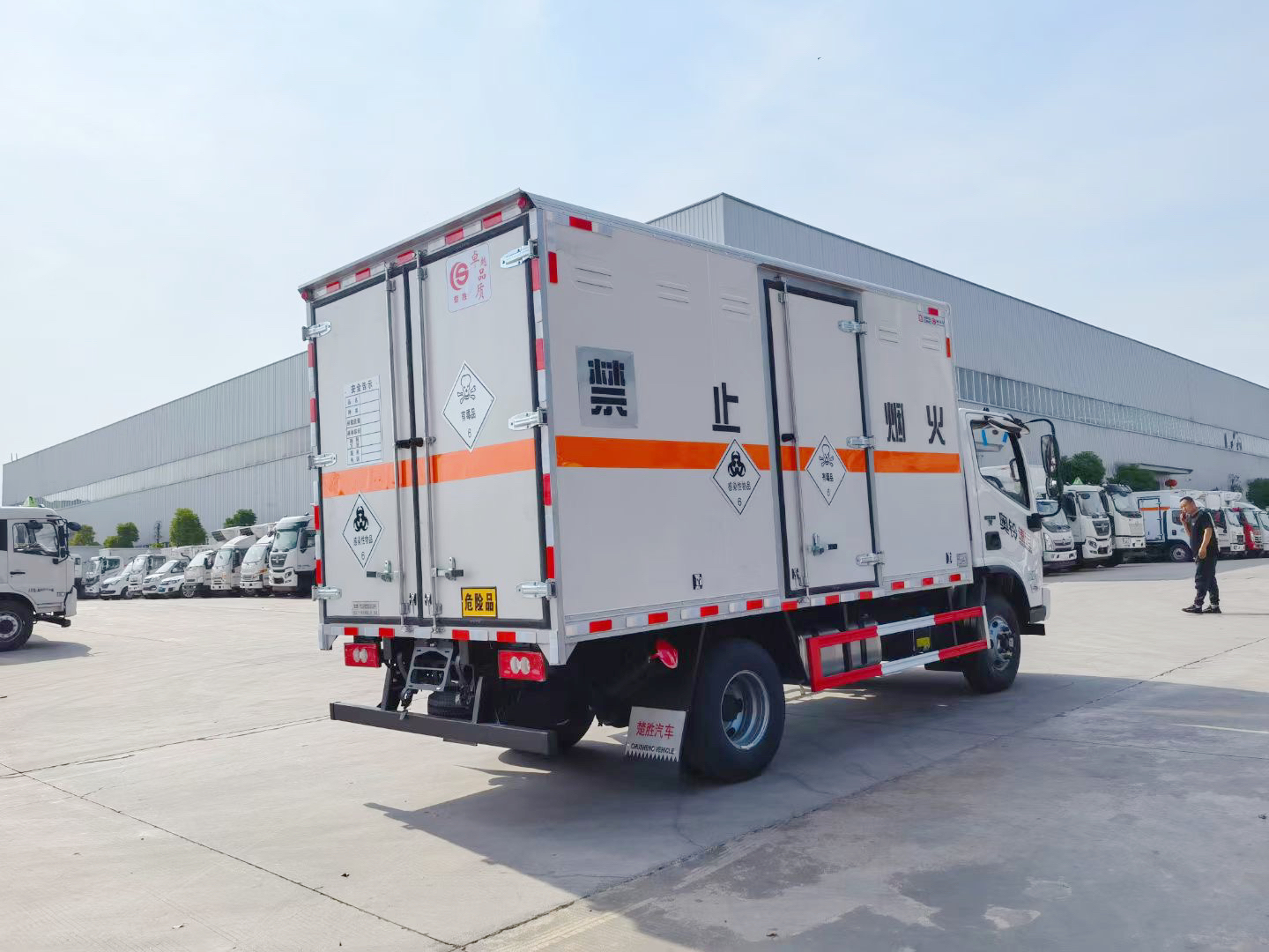 福田奥铃4.2米毒性和感染性厢式运输车