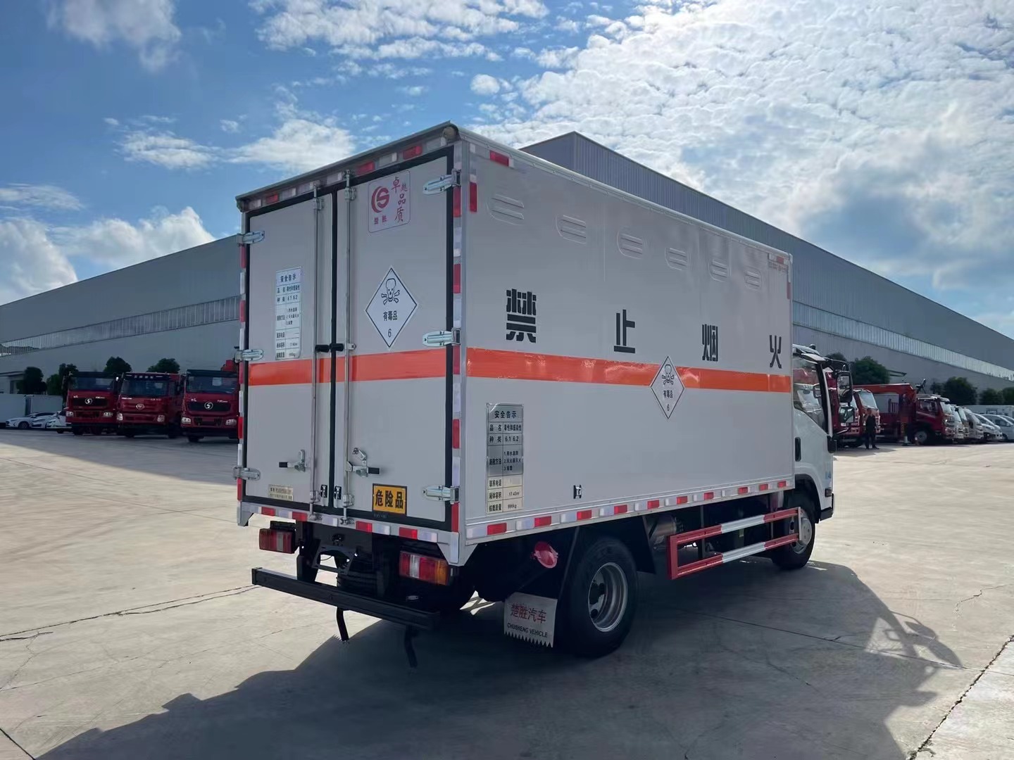 五十铃蓝牌毒感厢式车