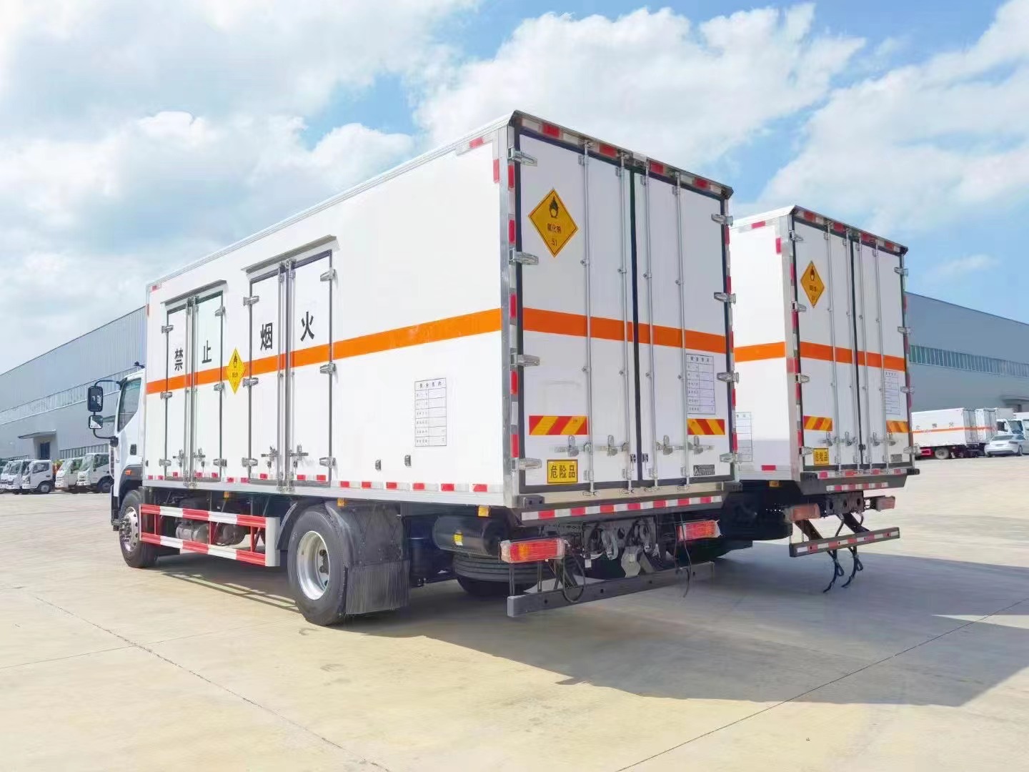 福田欧航氧化性物品厢式运输车