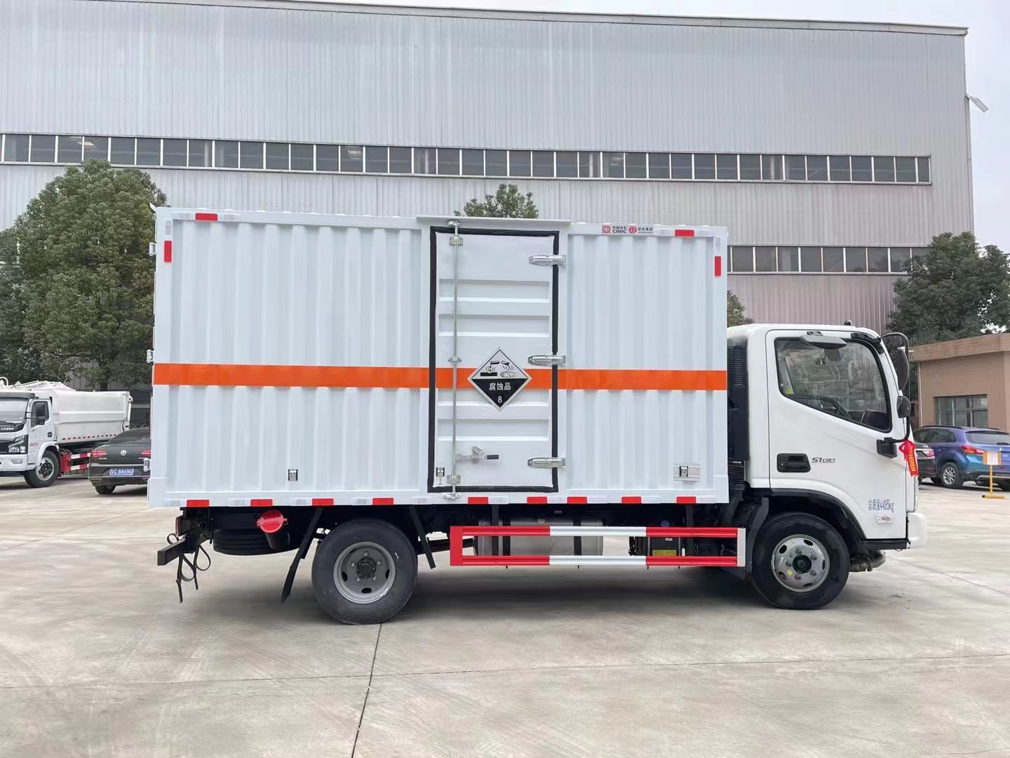 福田欧马可4.1米蓝牌腐蚀性物品厢式车