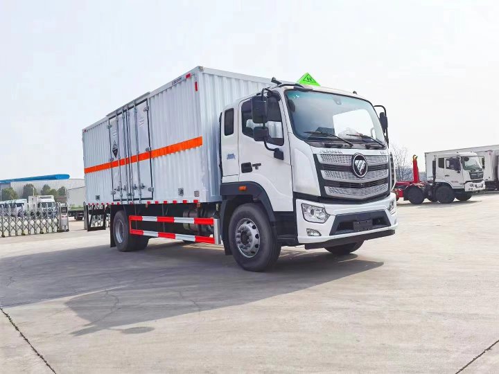 福田欧航（6.2米/6.8米）10吨腐蚀性物品厢式车