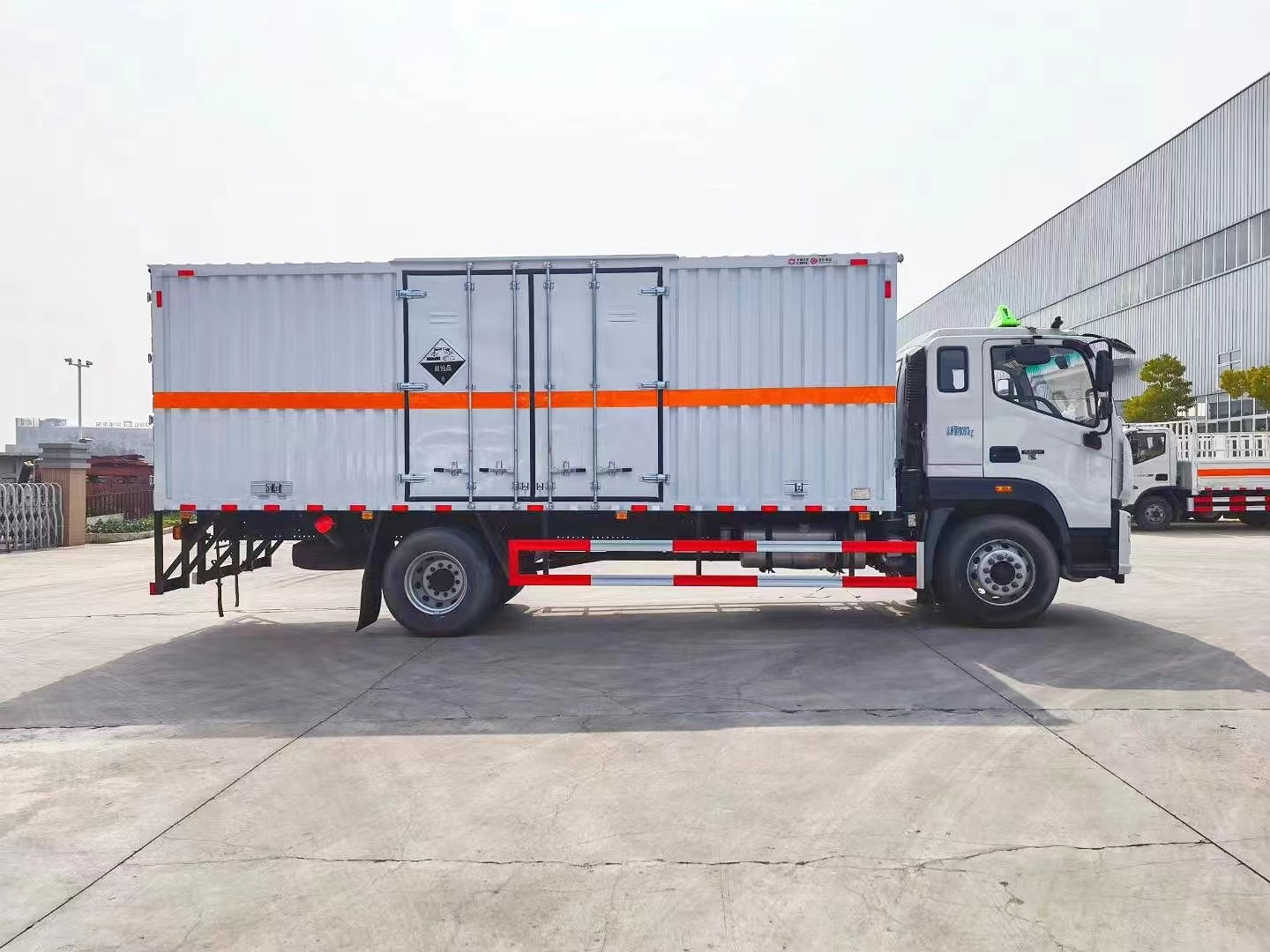 福田欧航（6.2米/6.8米）10吨腐蚀性物品厢式车