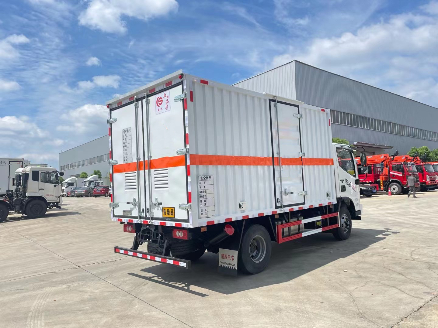 福田奥铃（4.1米）4.3吨腐蚀性物品厢式车