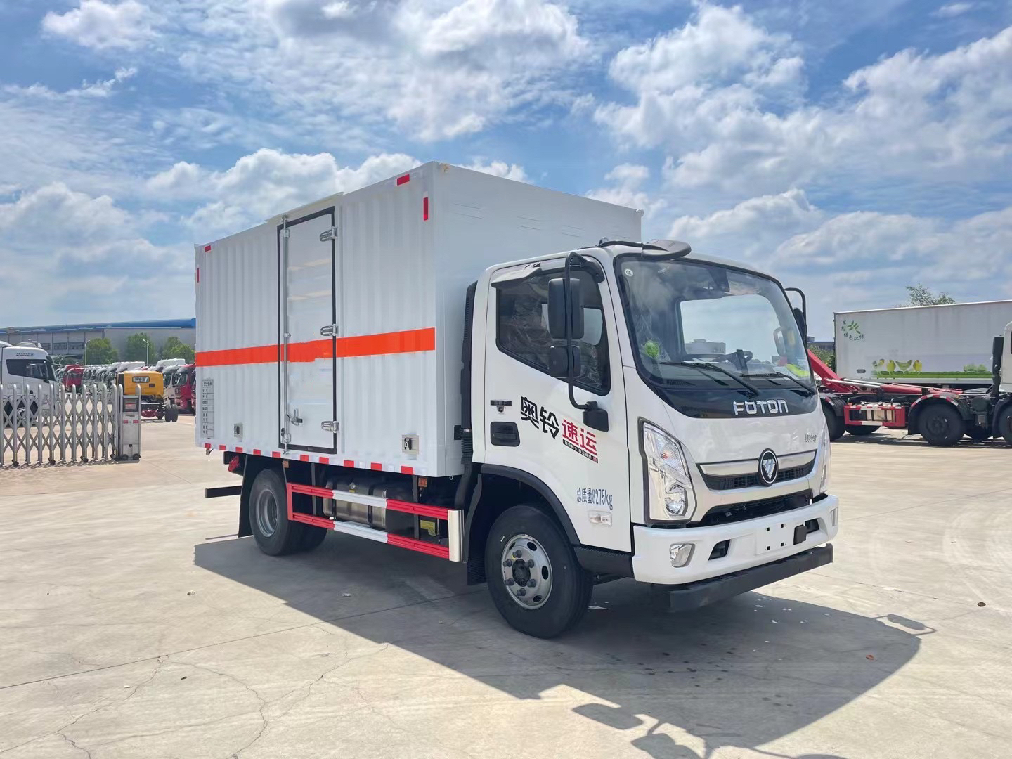 福田奥铃（4.1米）4.3吨腐蚀性物品厢式车