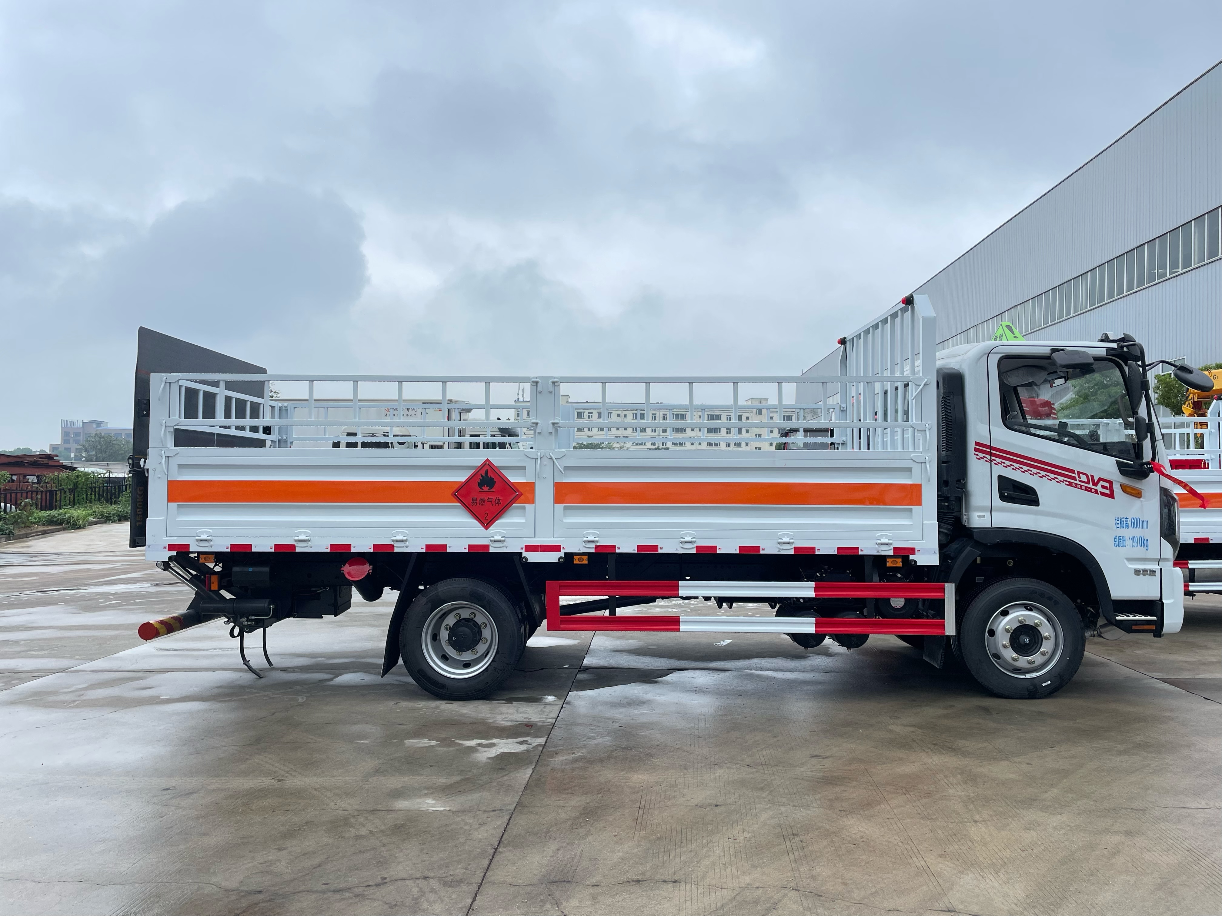 东风华神5.15米气瓶运输车