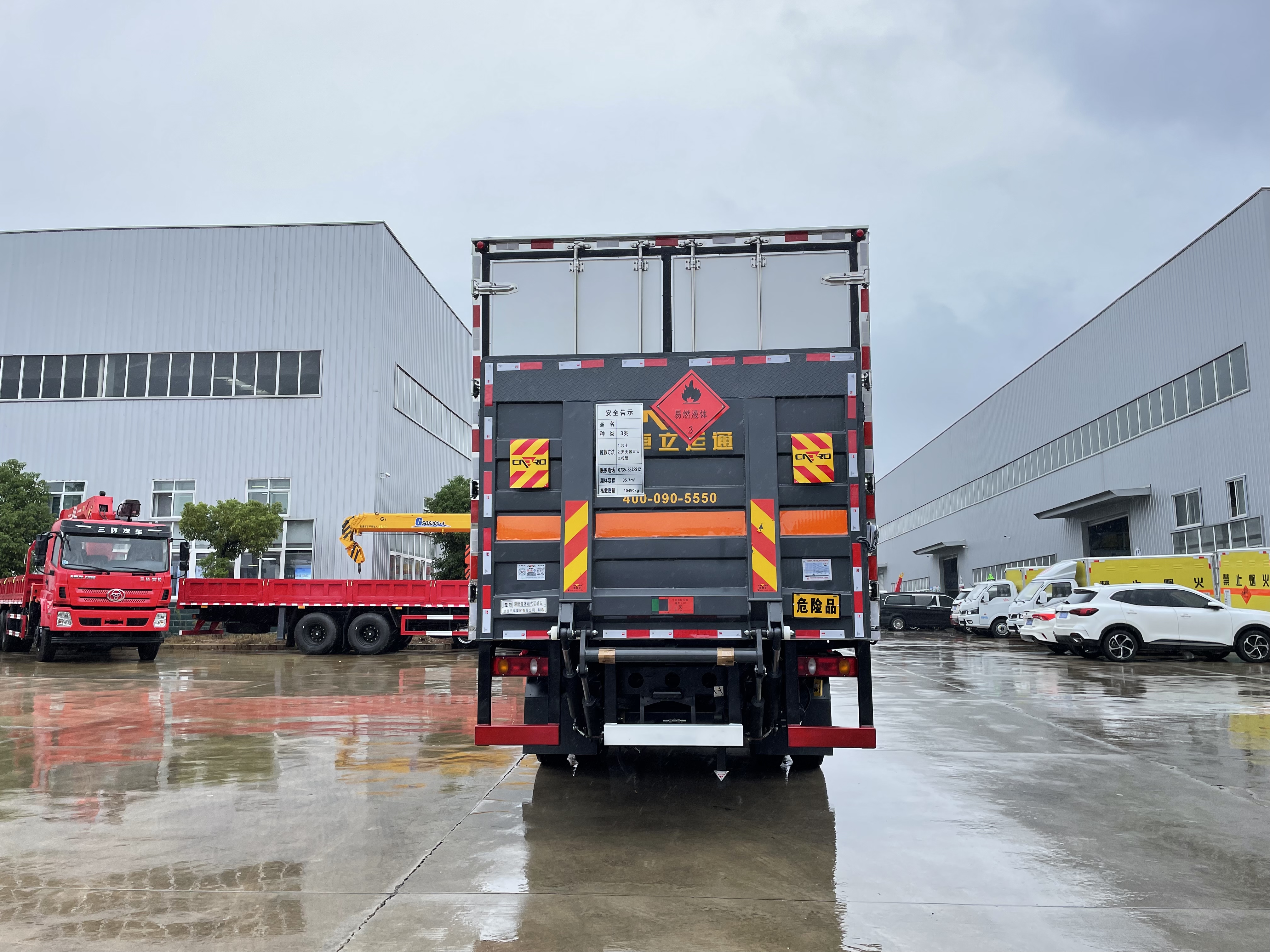 东风天锦（6.2米/6.8米）10吨液体厢式运输车